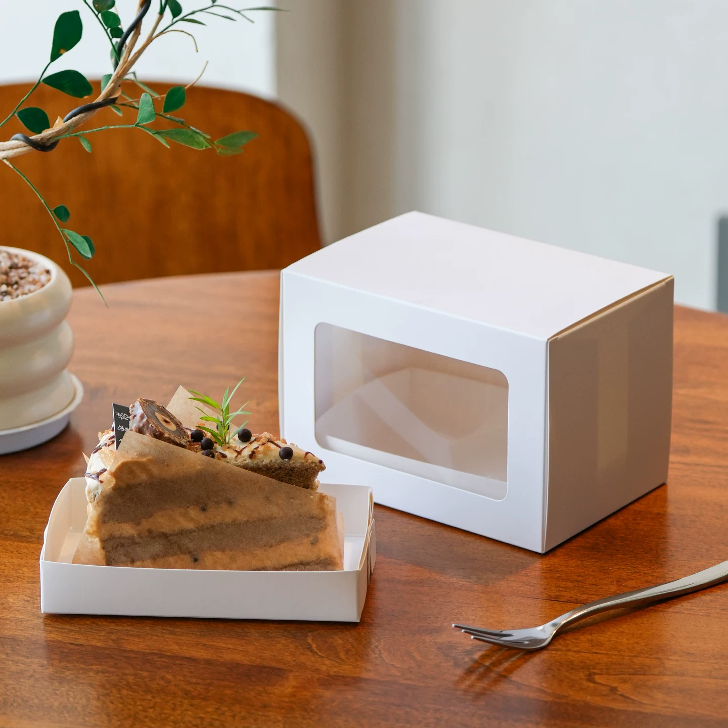 Boîte à gâteau à ouverture par tiroir