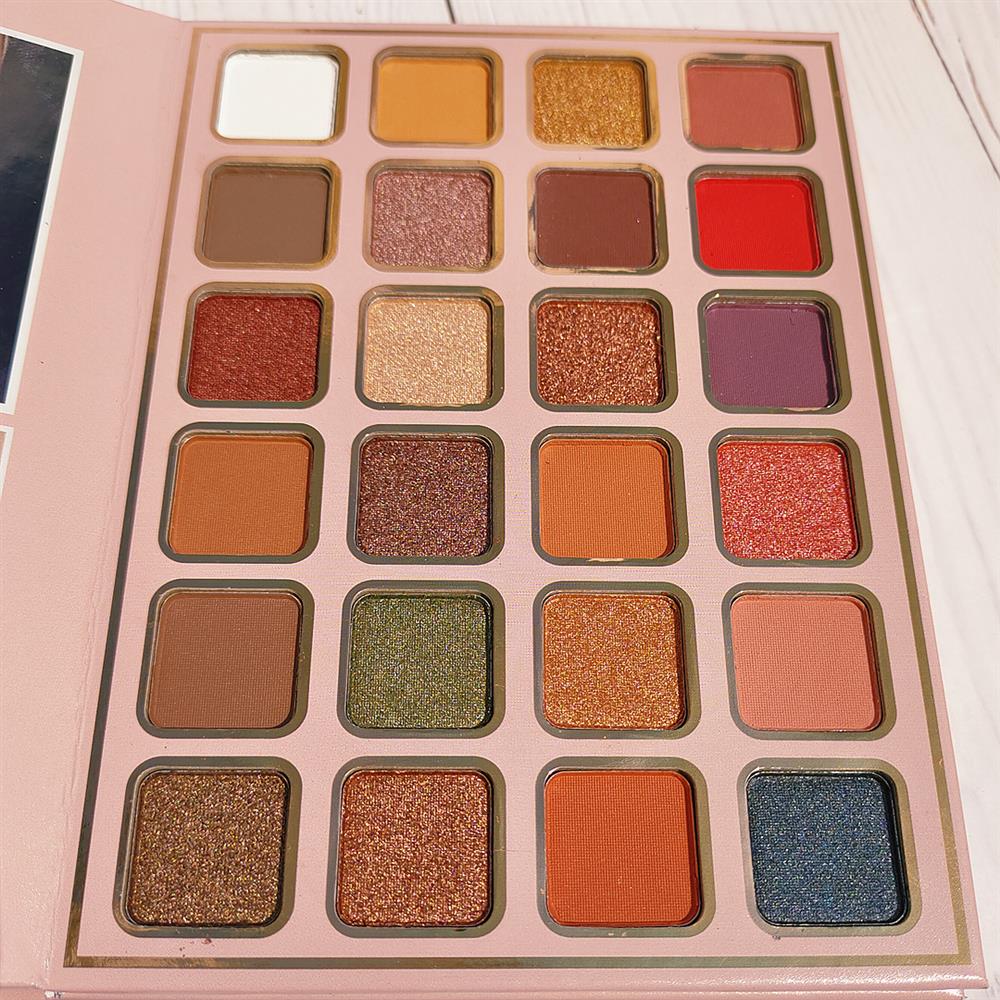 36-Color Eyeshadow Palette, Large-Capacity Professional Makeup Palette, Matte, Pearl, and Duochrome Finishes, All Textures in One Palette for Eyeshadow, Blush, and Highlighter, Professional Makeup Artist Studio Essential
