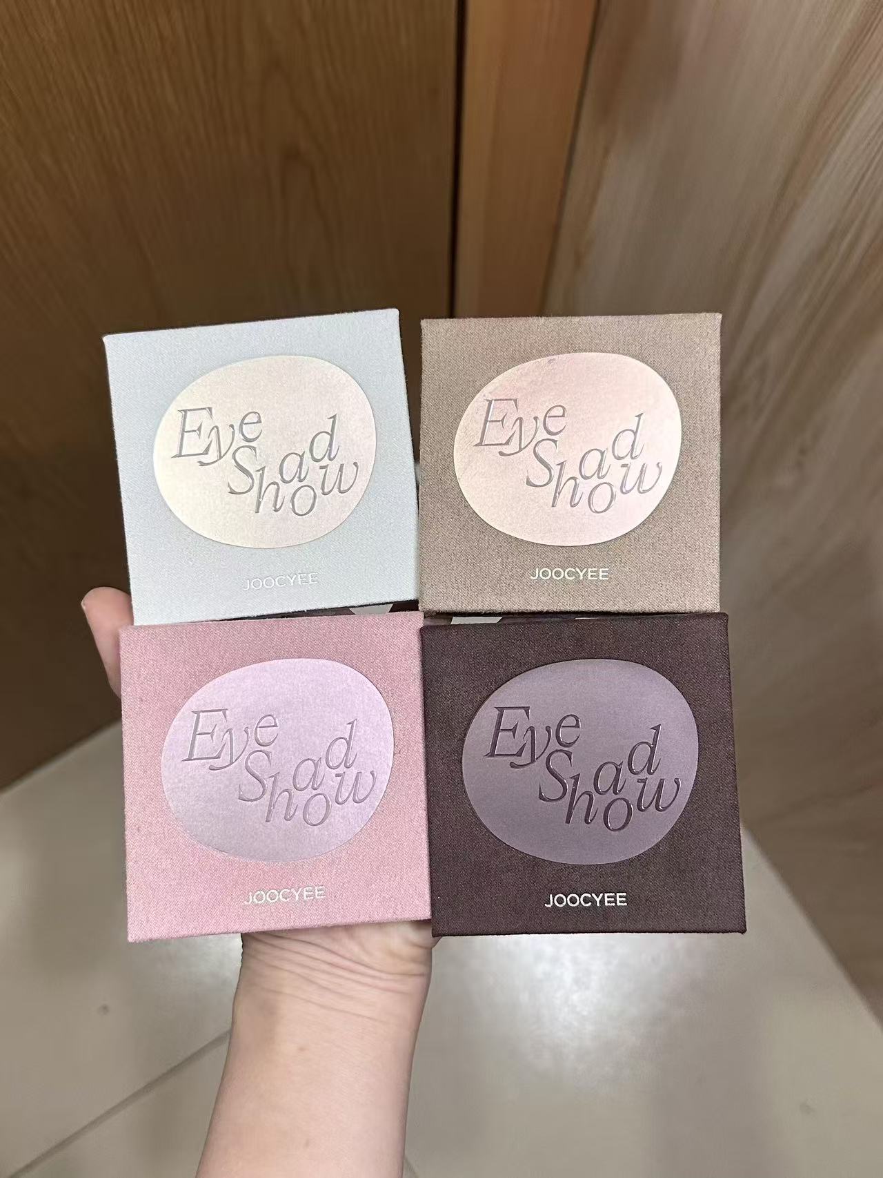Folding 4-Panel Eyeshadow Palette Paper Box with Mirror, Portable Small Makeup Palette Packaging Box, Greyboard Laminated Folding Paper Box, Built-in Mirror, Customized Compartments for Eyeshadow, Blush, and Highlighter