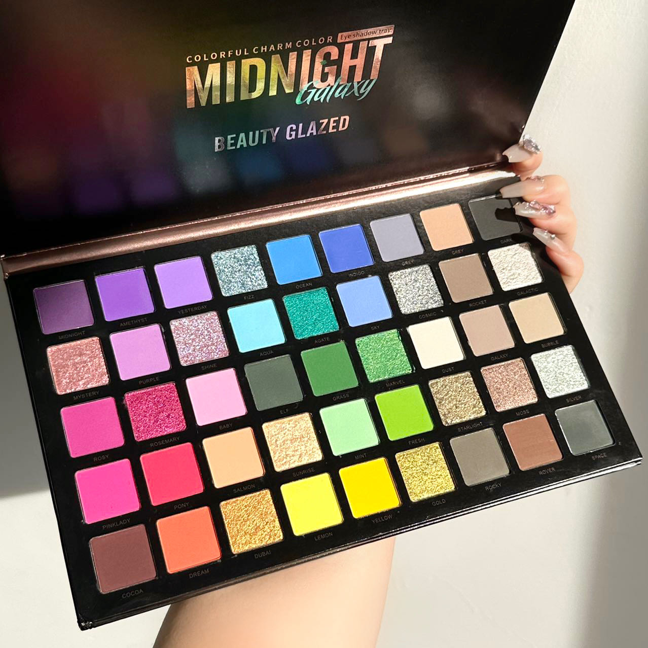 68-Farben-Lidschattenpalette-Pappschachtel, Großes Make-up-Paletten-Set mit Lidschatten und Rouge in einer Verpackungsbox, Graupappe kaschierte Faltverpackung, Mehrfachunterteilung nach Maß, Professionelle Make-up-Palettenbox für Visagisten