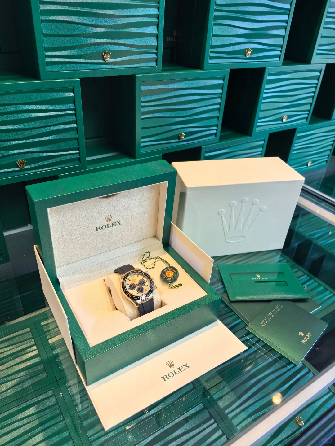 Dark green wave embossed complete set flip-lid watch gift box