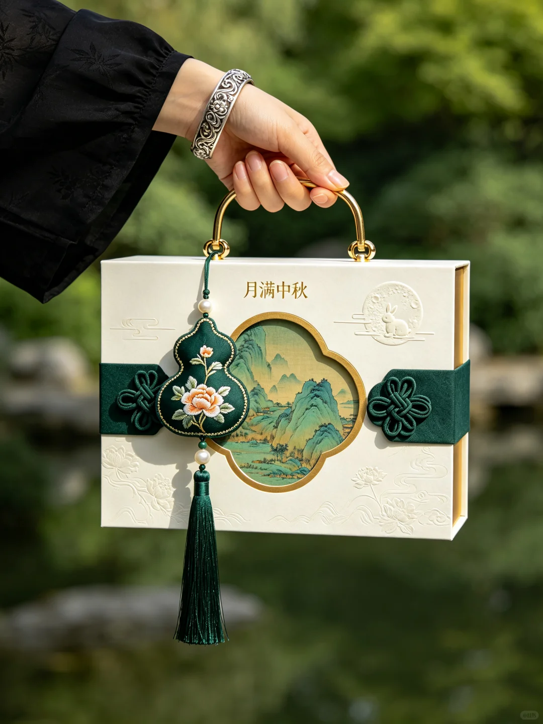 Double Festival Gift Box Consumption Observations: From "Packing Mooncakes" to "Telling Brand Stories
