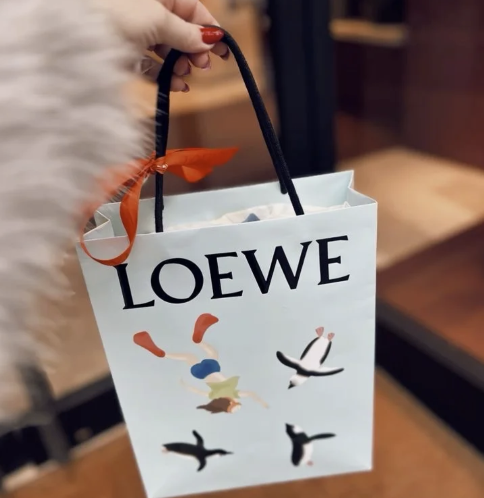 Individuell bedruckte Papiertragetaschen mit künstlerischen Illustrationen, Blumen- und Vogelmotiven, Batik-Farben, Kreativ-Einkaufstaschen, komplette Marken-Geschenktragetaschen, OEM