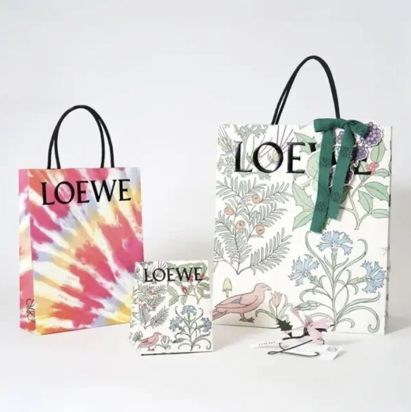 Individuell bedruckte Papiertragetaschen mit künstlerischen Illustrationen, Blumen- und Vogelmotiven, Batik-Farben, Kreativ-Einkaufstaschen, komplette Marken-Geschenktragetaschen, OEM